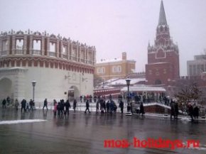 Билетная касса и Кутафья башня московского Кремля
